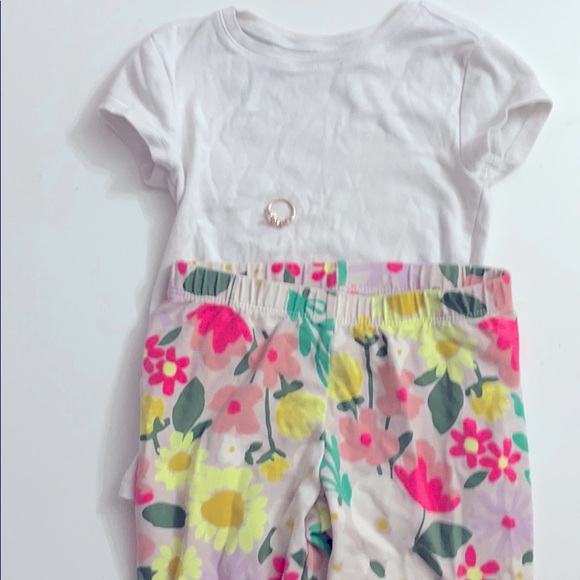 🌸🤍 floral and white top for 5-6 year olds🤍🌸 - Picture 2 of 4